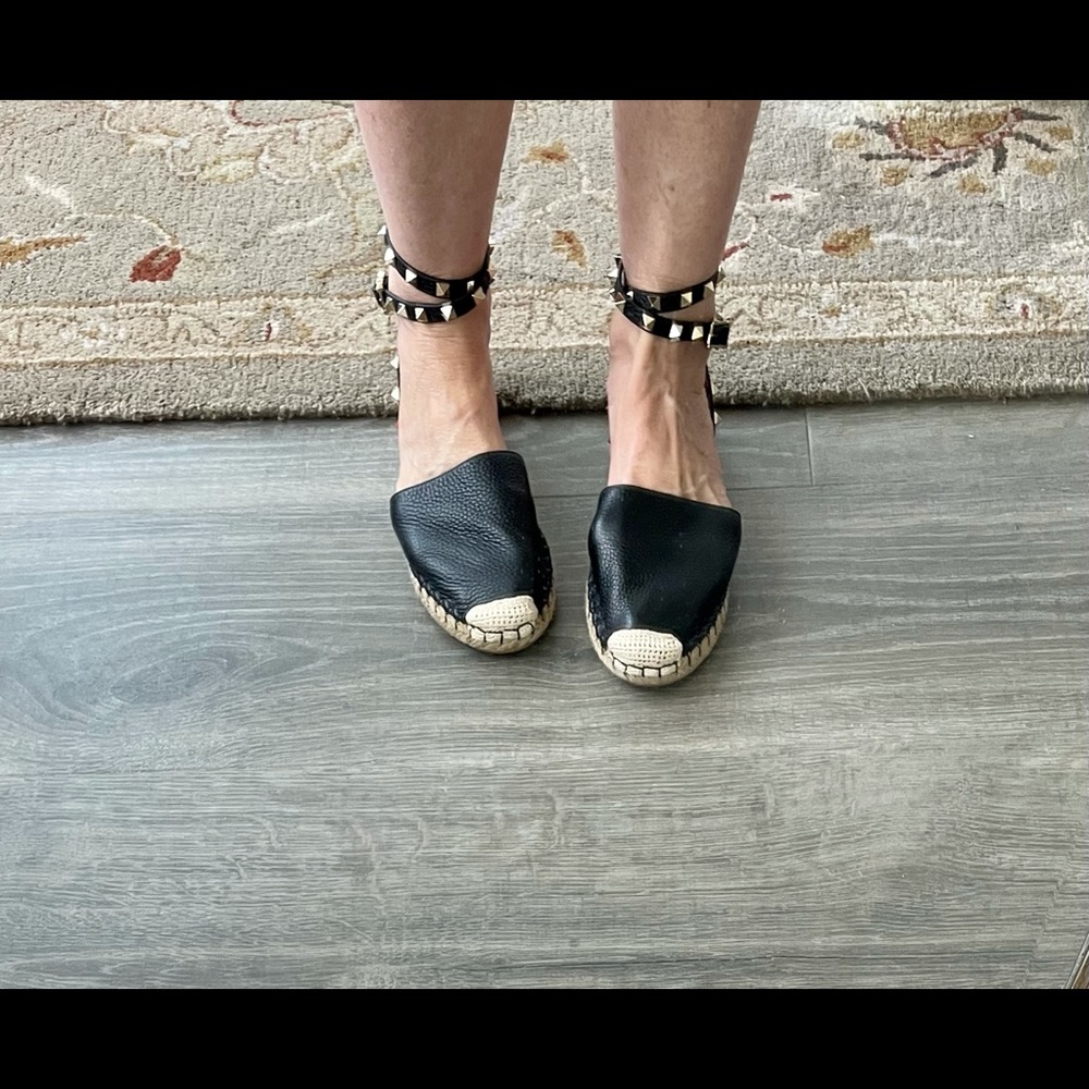 These black espadrille sandals from Valentino are so chic! Perfect condition!!